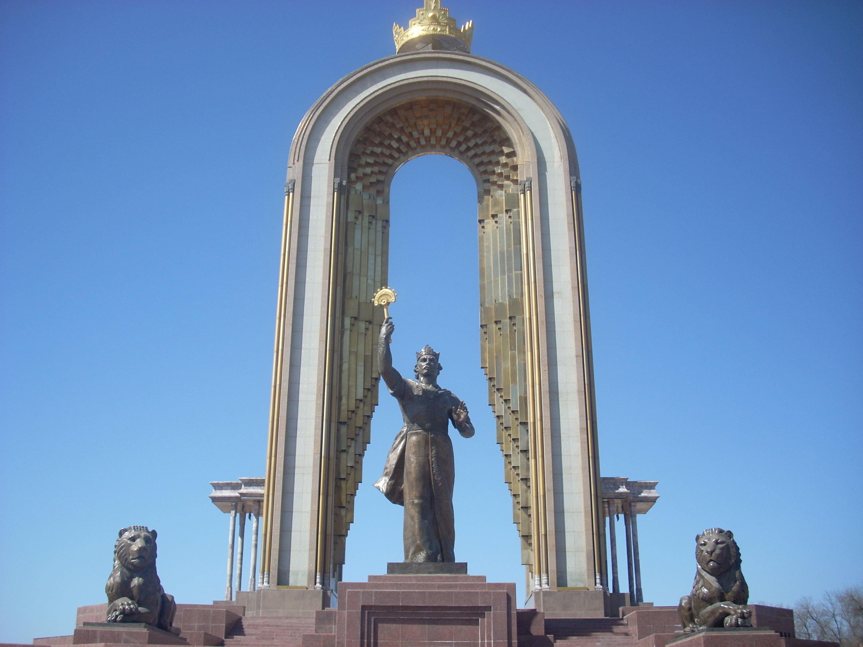 Dušanbe - Ismail Somoni monument in Dushanbe