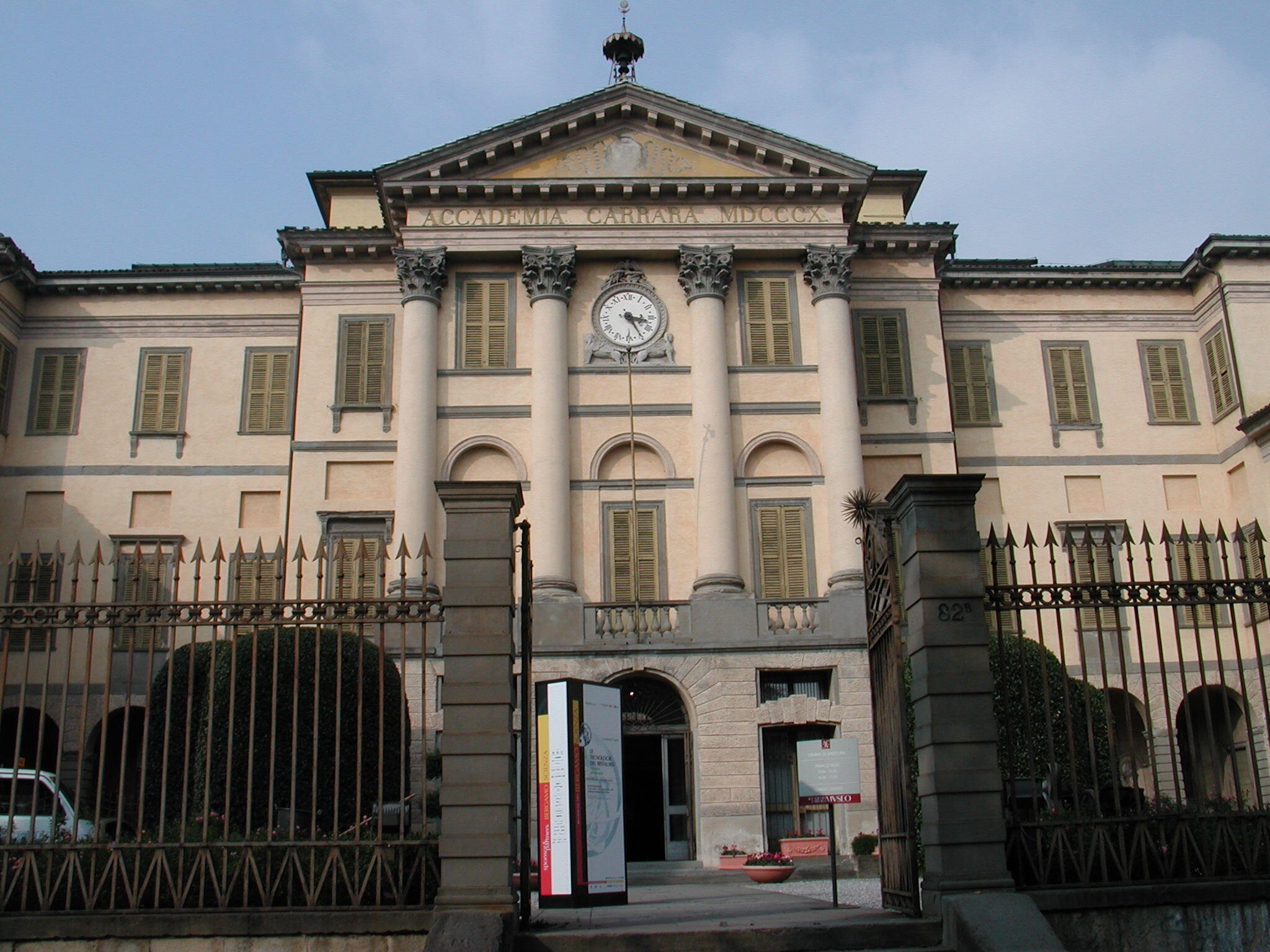 Fachada de la Accademia Carrara