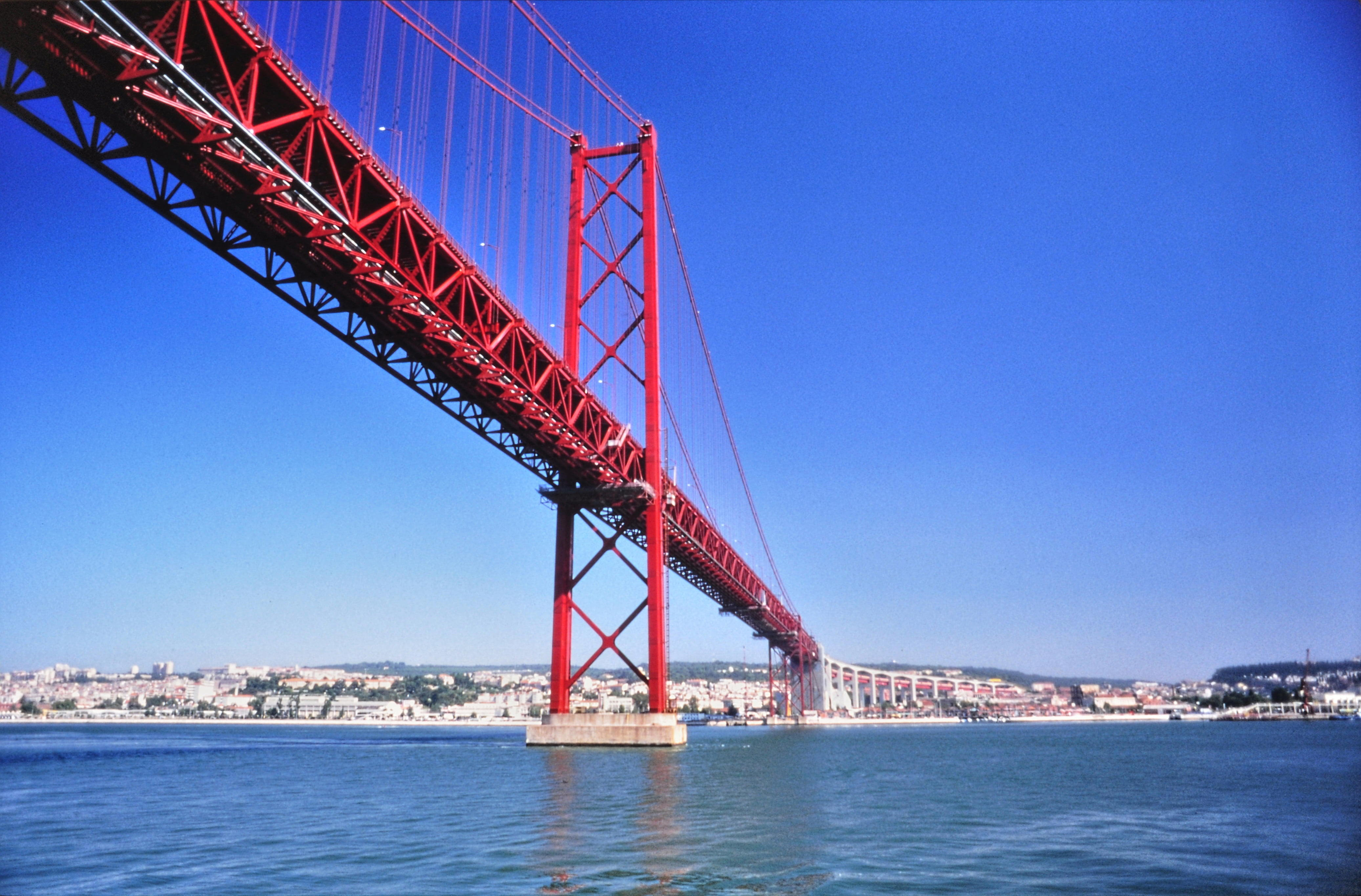 Most 25. apríla