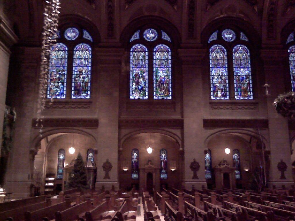 W:Basilica of Saint Mary, Minneapolis, Minnesota. Image is cropped and scaled.