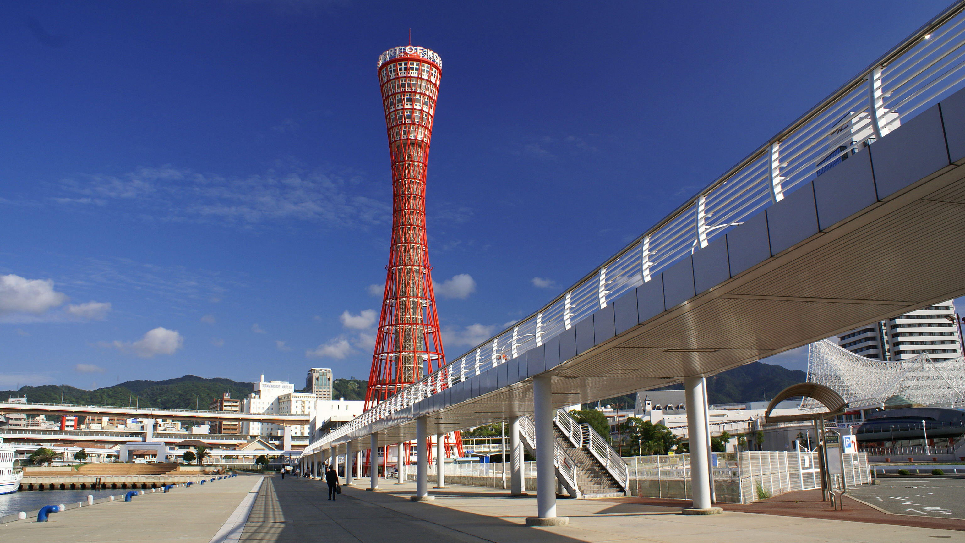 Kobe Tower and the wharf "Nakatottei" of the Kobe harbor (Kobe, Hyogo, Japan)