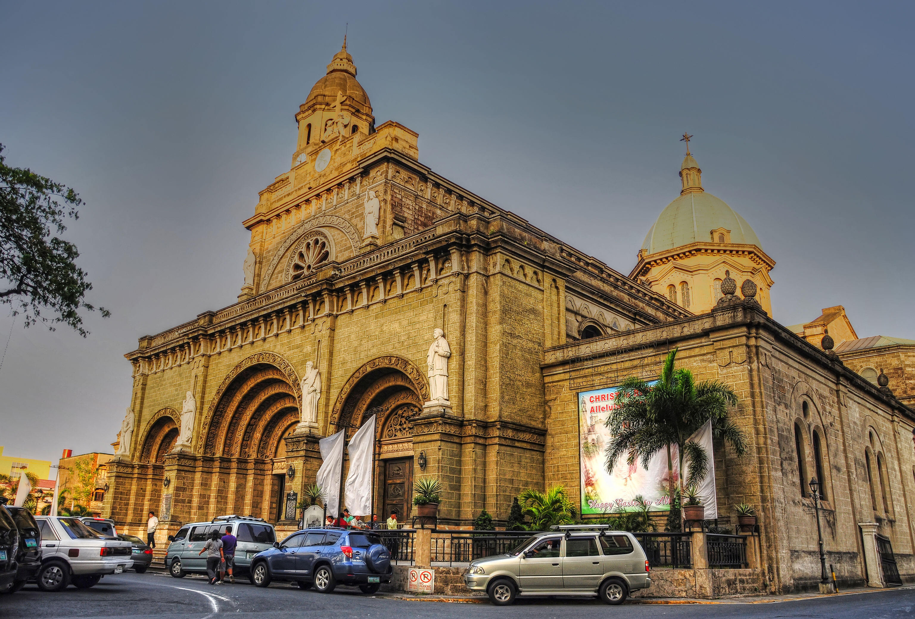 A picture of Manila Cathedral before sundown.