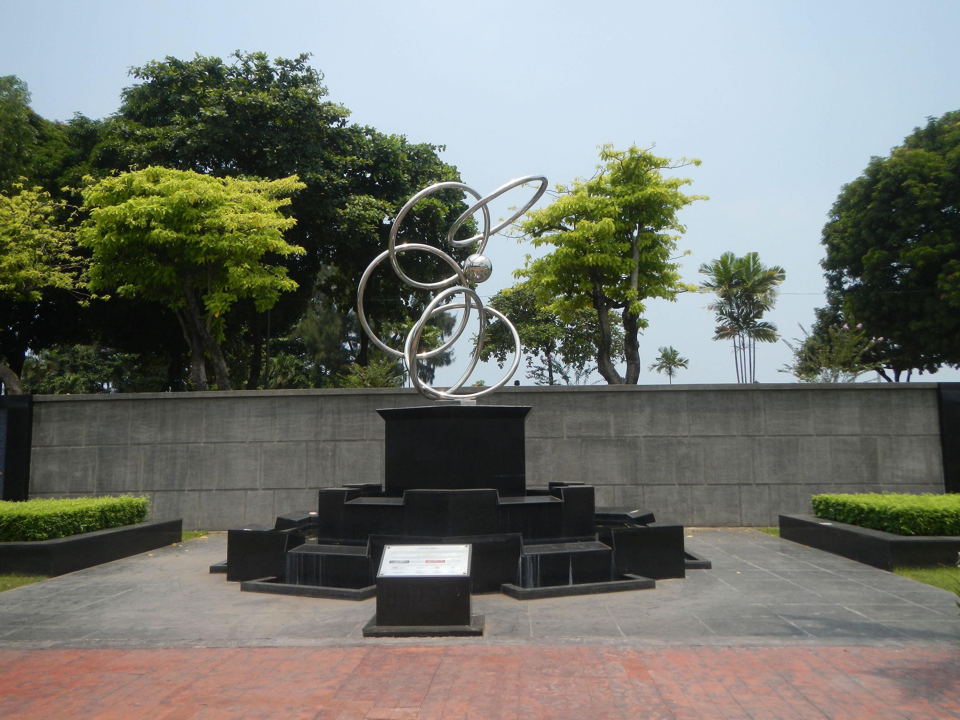 Dancing Rings, "Ang Pagbabago: Peace-Love" (Jose F. Datuin, Rizal Park, Manila) Artworks in the Park (Replica of the same sculpture that won 1st…