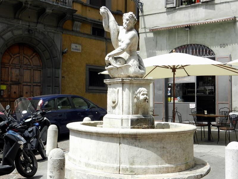 Bergamo - Fontana del Delfino (in Via Pignolo)