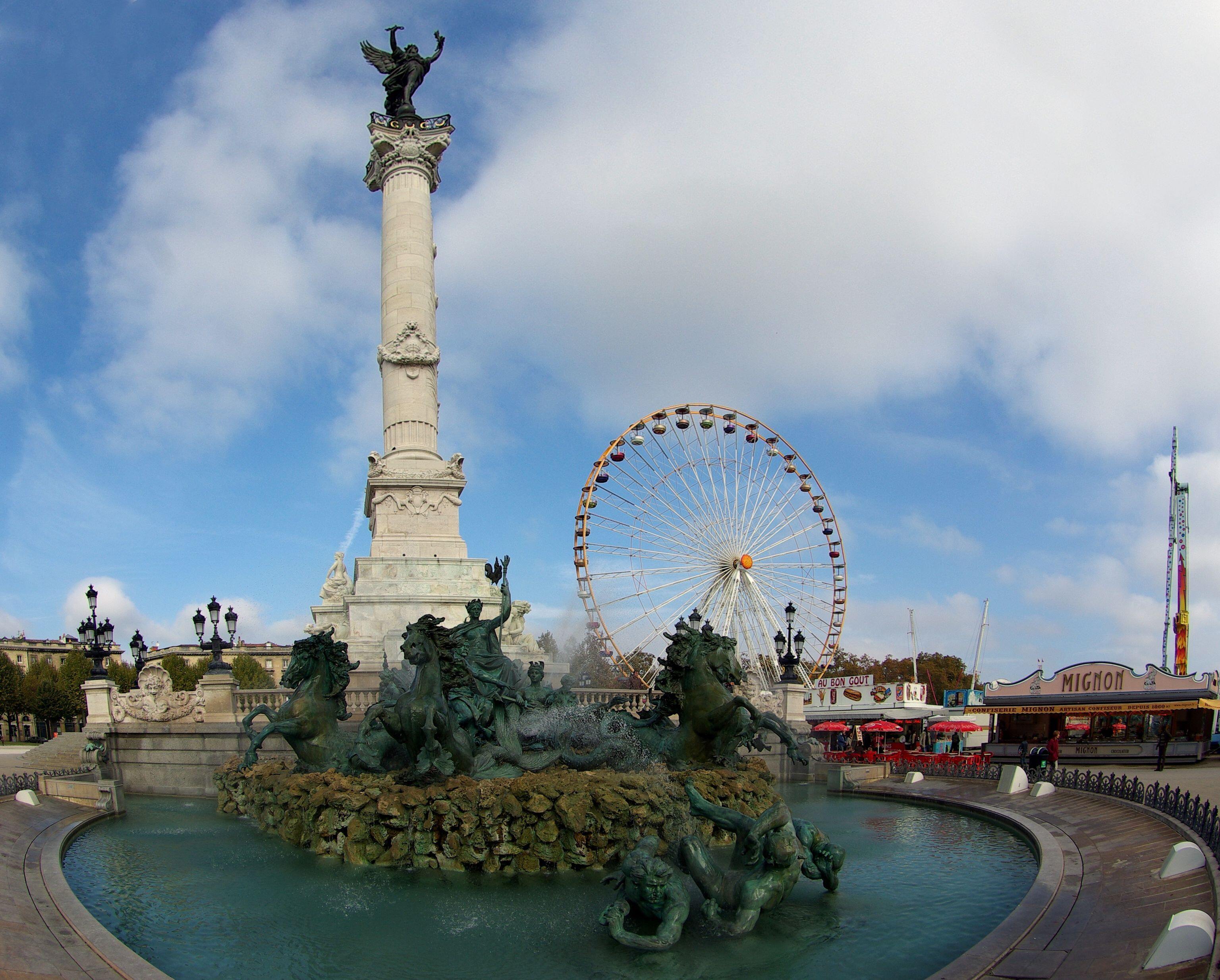 Grande roue (Ferris wheel) de la Foire aux Plaisirs, Place des Quinconces, Bordeaux, France